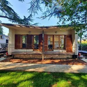 Tisa Homes Ferienhaus